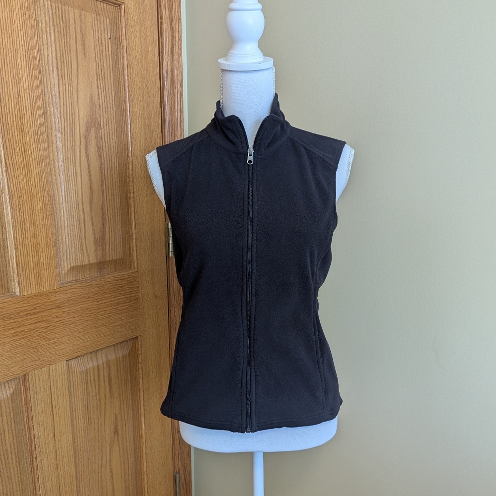 Bass Women's Black Fleece Vest - Size Small